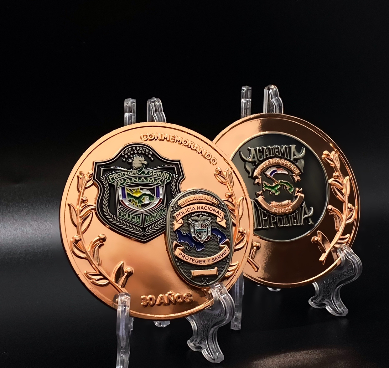 Pines Metálicos Personalizados Corporate Metal Solutions