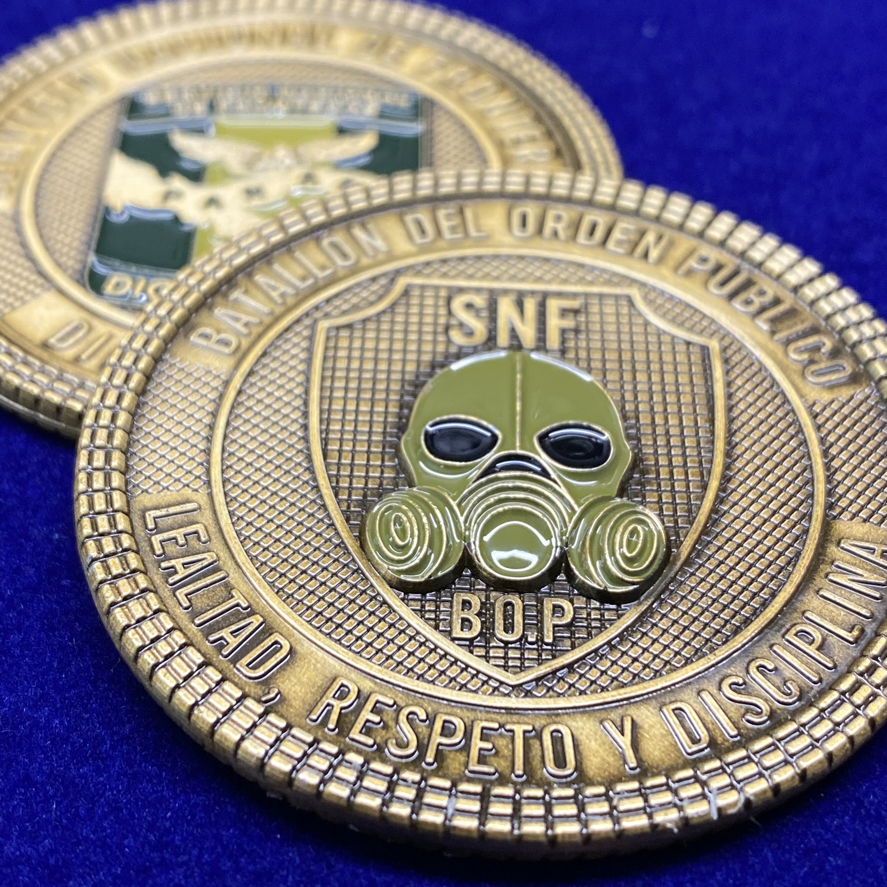 Challenge coin metálica personalizada con esmalte a color