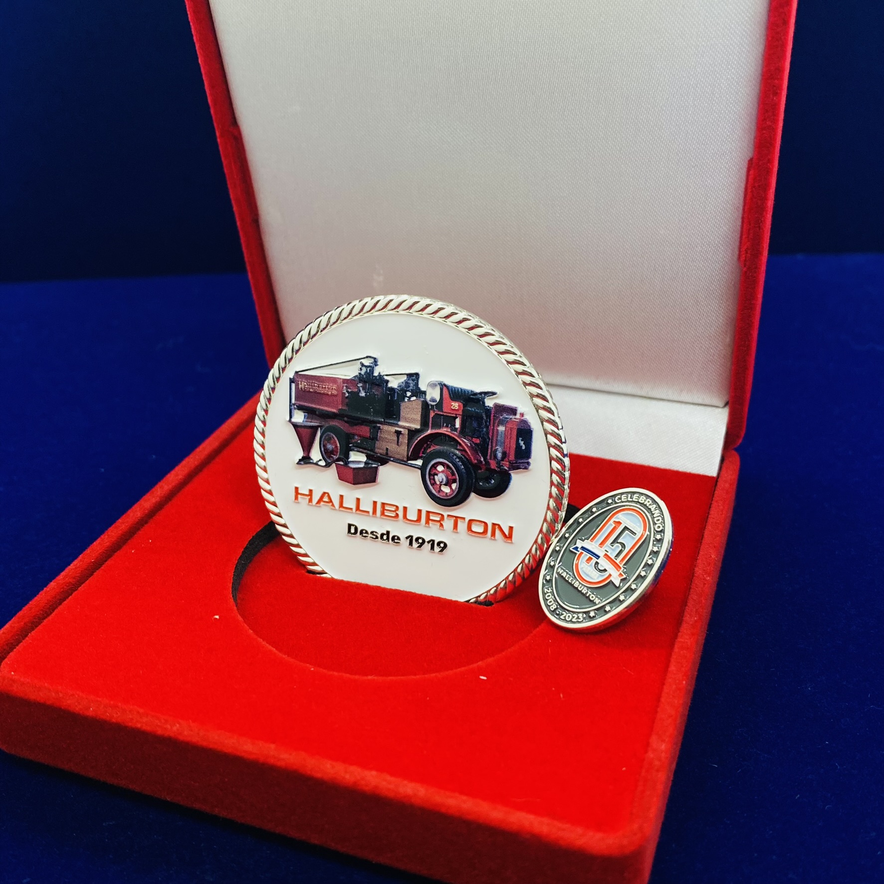 Moneda conmemorativa personalizada para ceremonia y entrega institucional