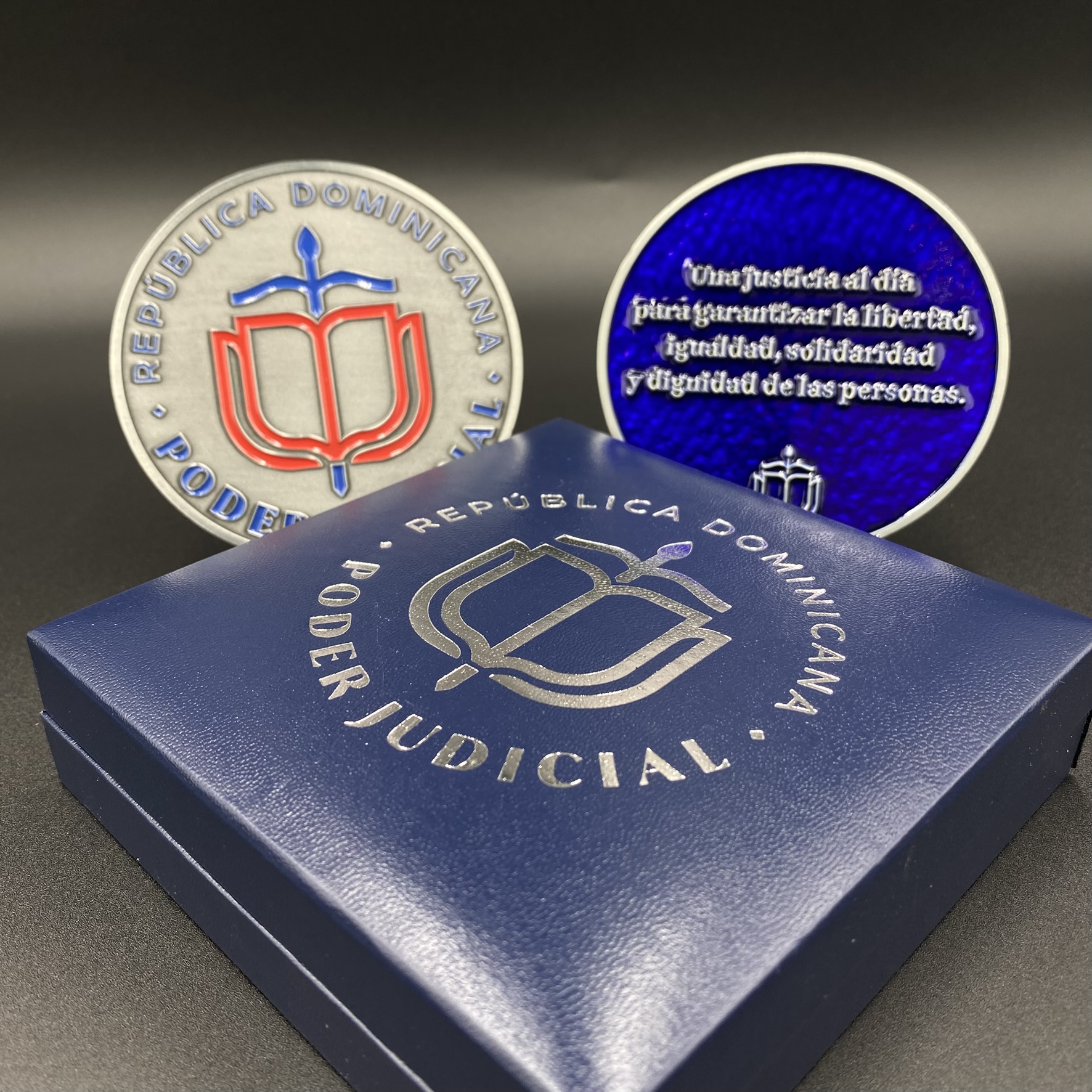 Moneda conmemorativa personalizada con presentación lista para entrega