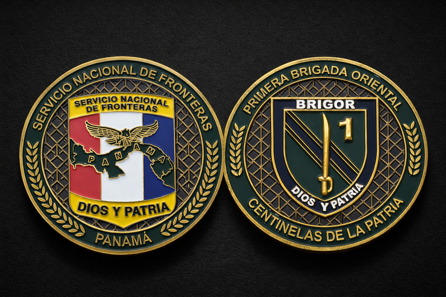 Monedas de desafío personalizadas con relieve y acabados institucionales