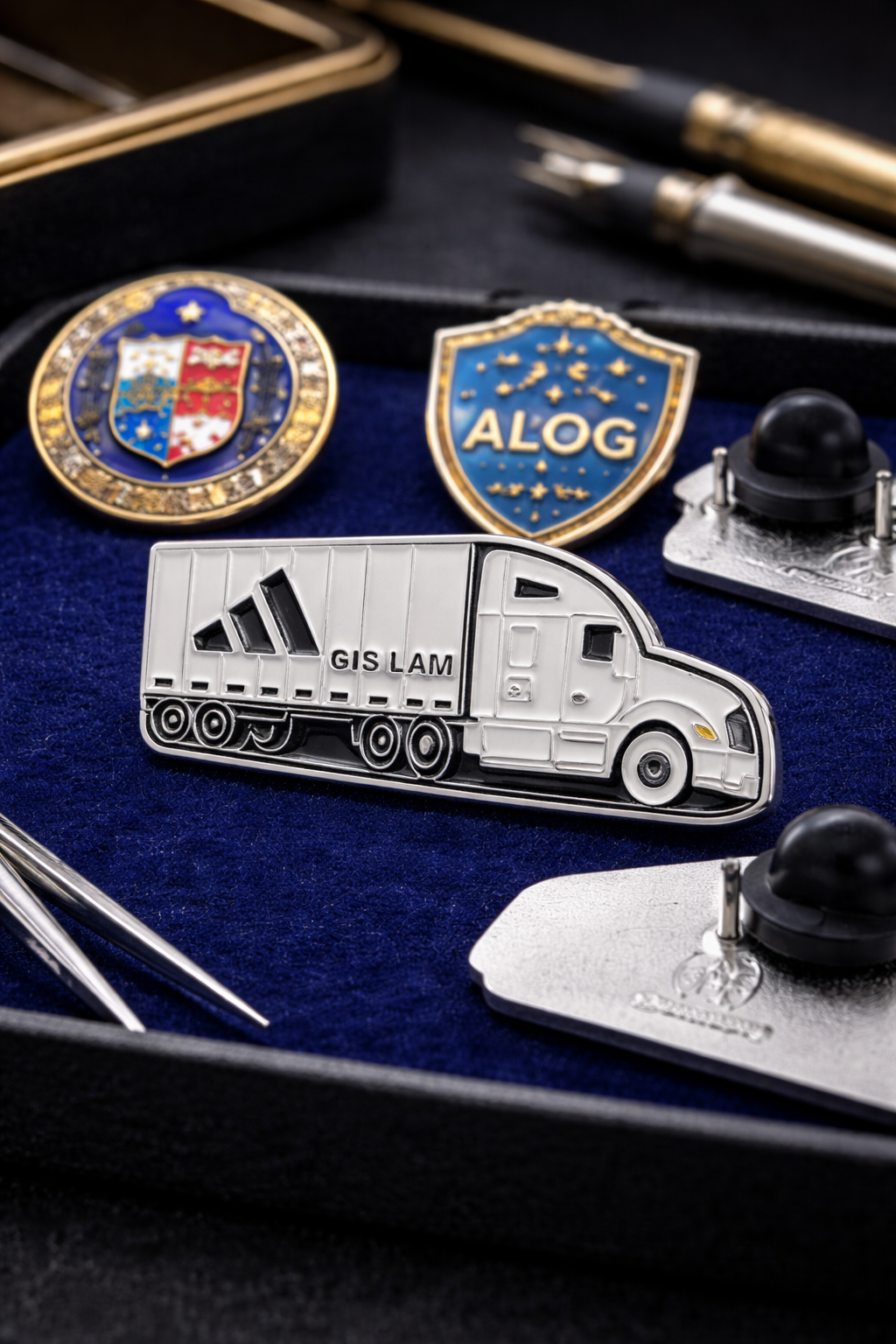 pines personalizados latinoamérica con acabados premium para empresas e instituciones