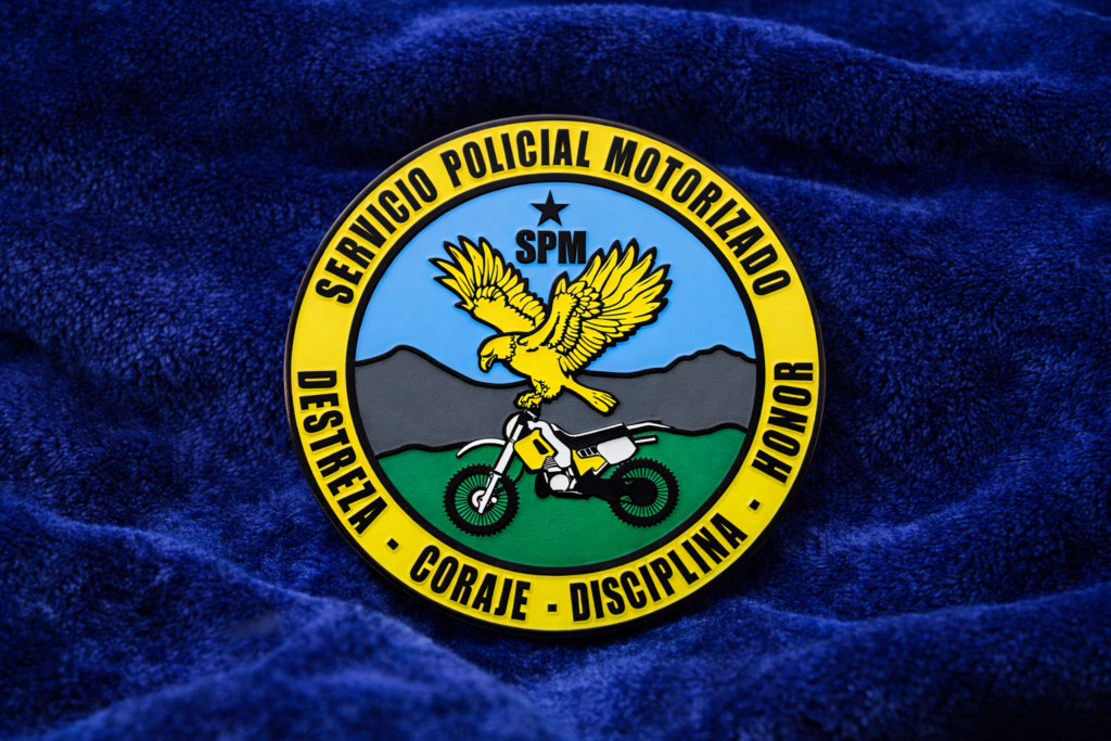 Fabricante de pines metálicos en Panamá con producción rápida