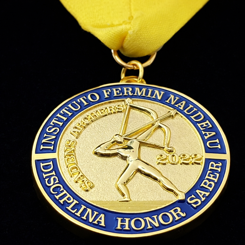 Pines de graduación en Panamá y medallas con cinta para cuello