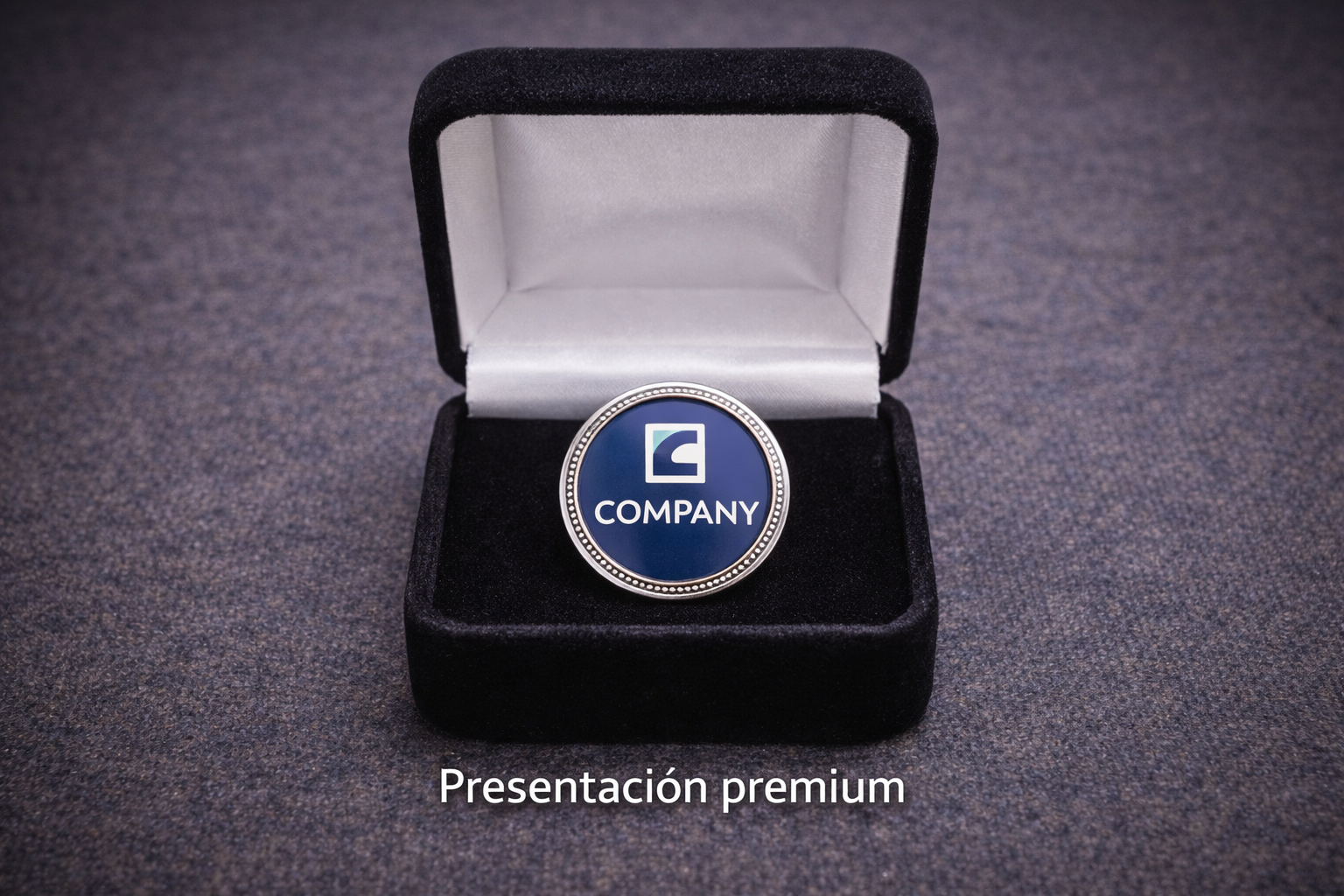 pin corporativo con empaque premium en caja de terciopelo para presentación ejecutiva