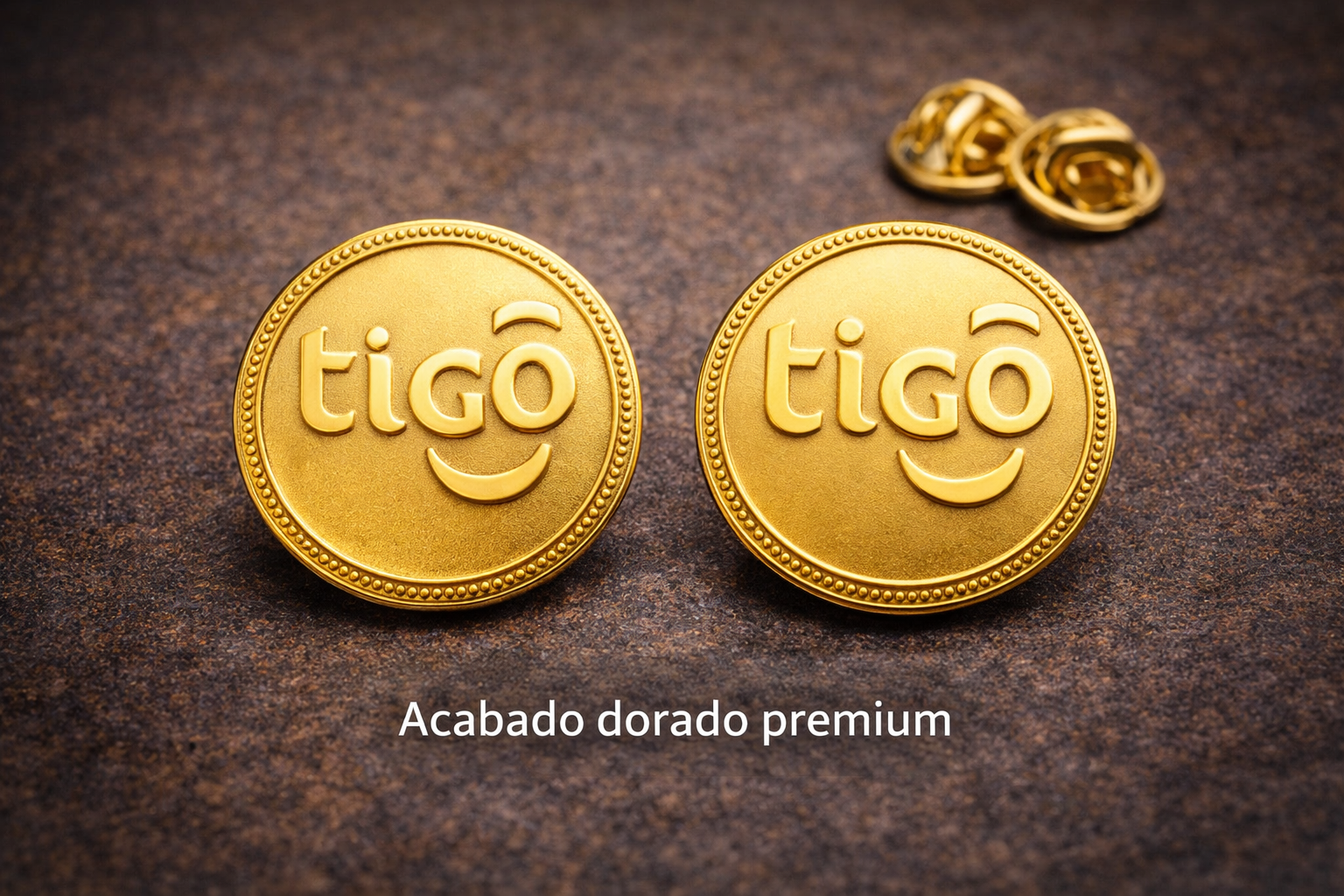 pin corporativo premium con acabado oro para empresa y look elegante