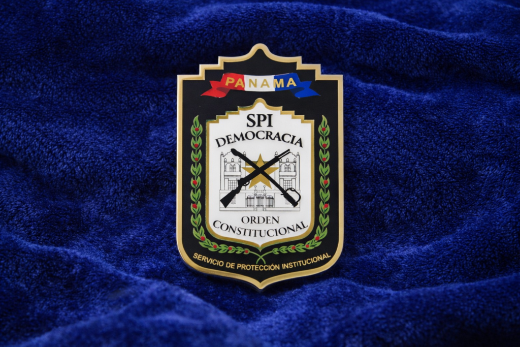 Pines metálicos personalizados para eventos corporativos y empresariales