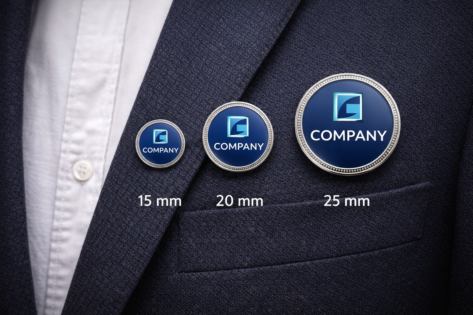 tamaño ideal de pines corporativos para uniformes y eventos con comparación visual