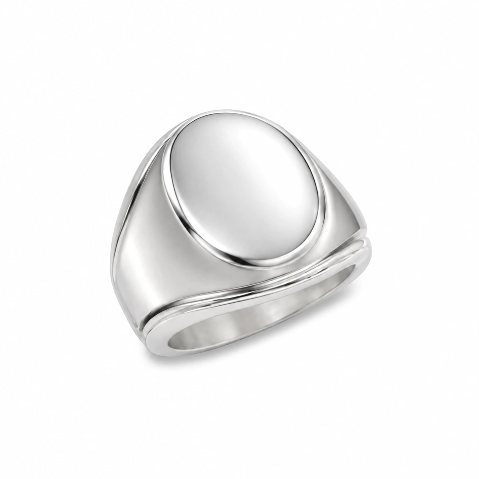 Anillo CMS-AN-1051, cabeza ovalada compacta abombada de metal liso, sin piedras, sobre fondo blanco.
