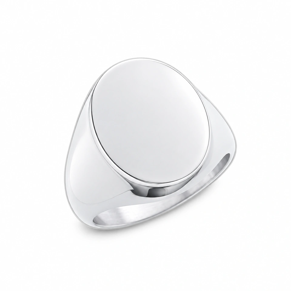 Anillo CMS-AN-1080 de apariencia plateada, cabeza ovalada alargada de metal liso, sin piedras, sobre fondo blanco.