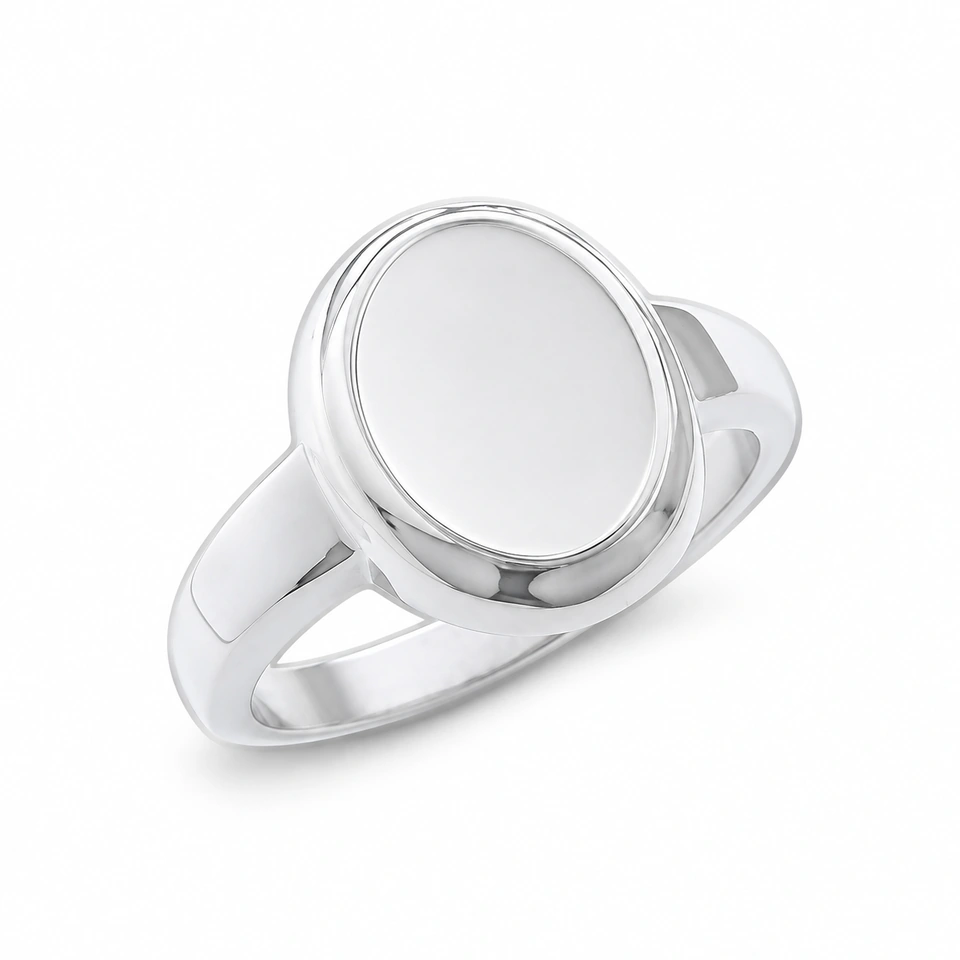 Anillo CMS-AN-1087, cabeza ovalada vertical compacta de metal liso, sin piedras, sobre fondo blanco.